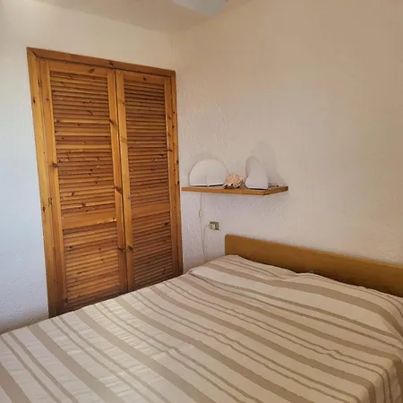 Bilocale Con Ampia Terrazza Vista Mare Casa de Férias Cugnana Verde